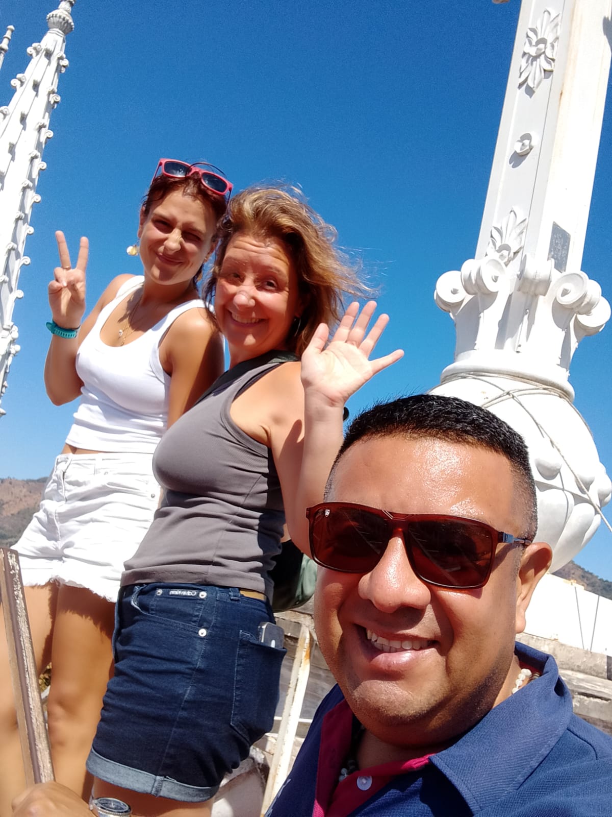 Guests waving from the rooftop of a colonial Salvadoran church